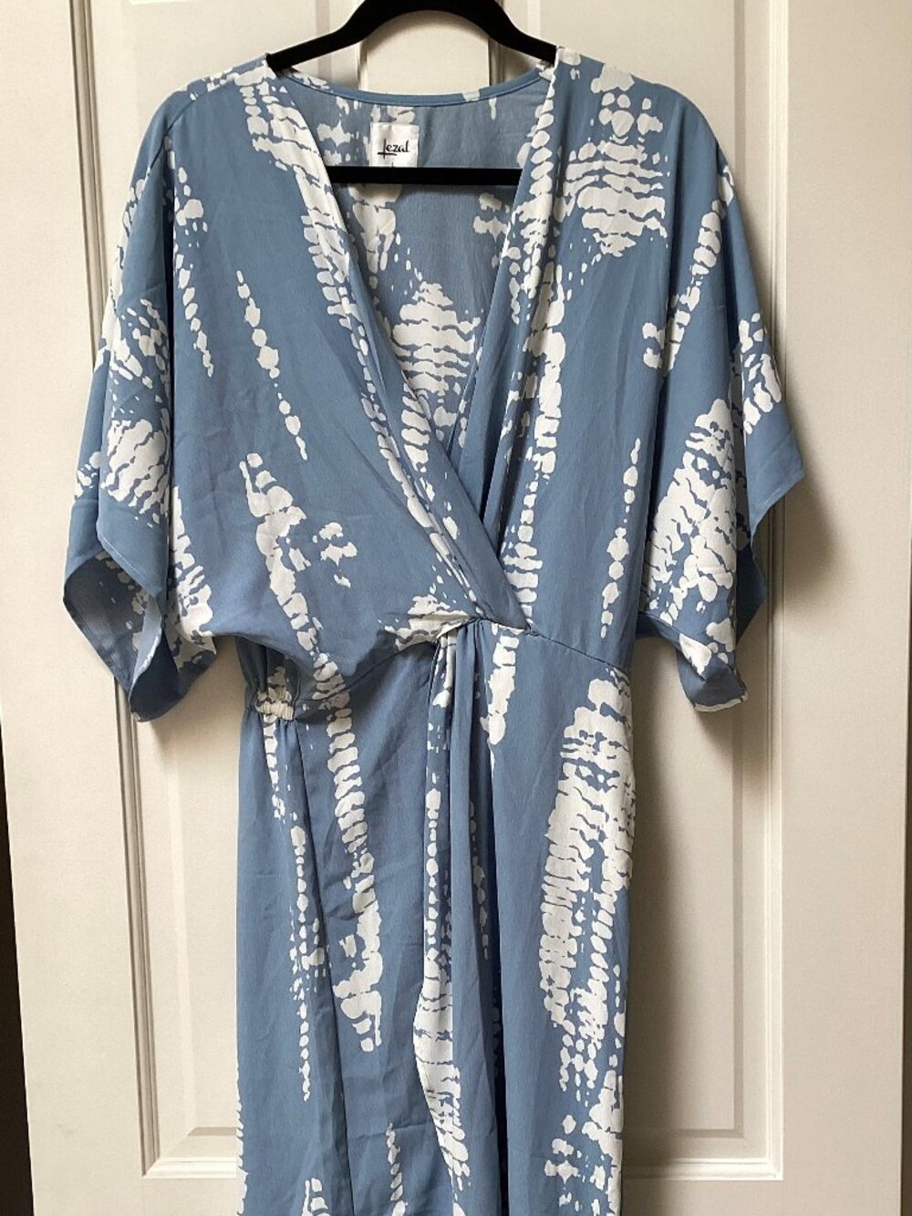 Lezat blue & white maxi dress, size Large but FITS LIKE A MEDIUM, elastic waist